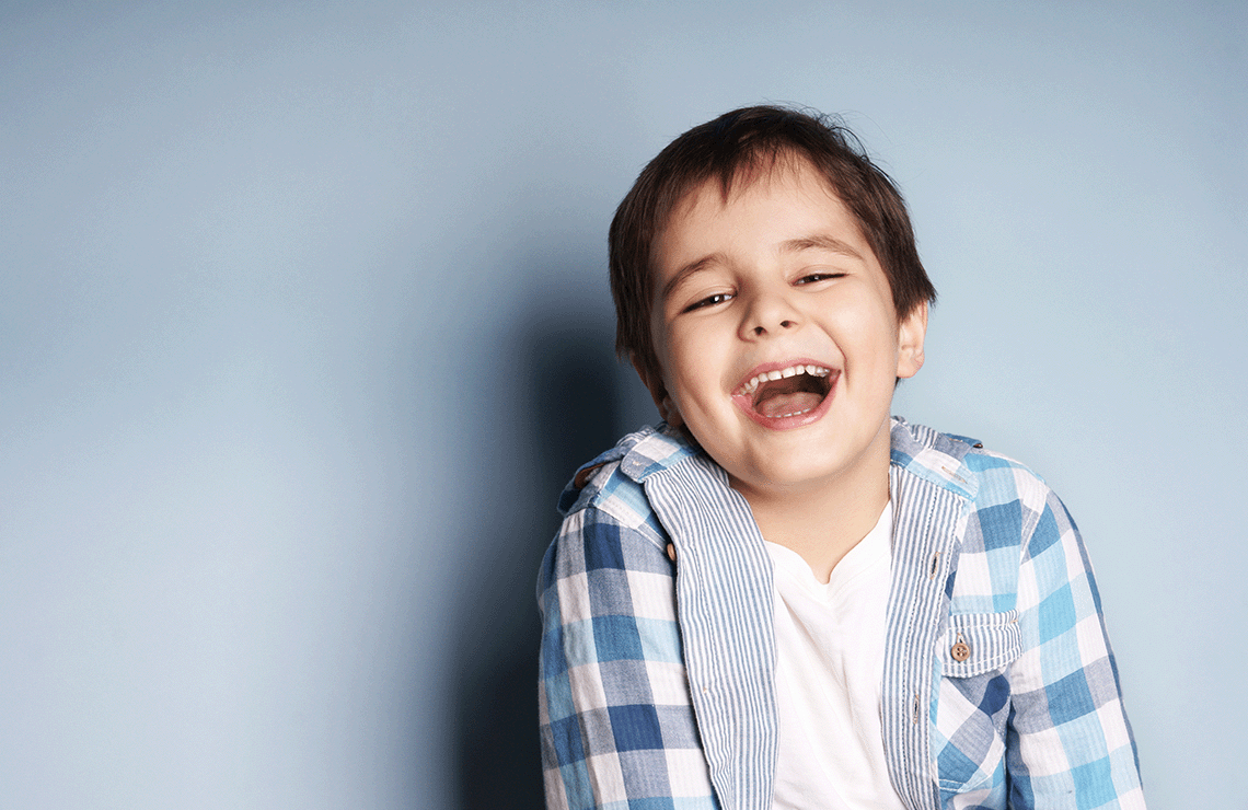 Baltos dėmelės ant vaiko dantų – kas tai?