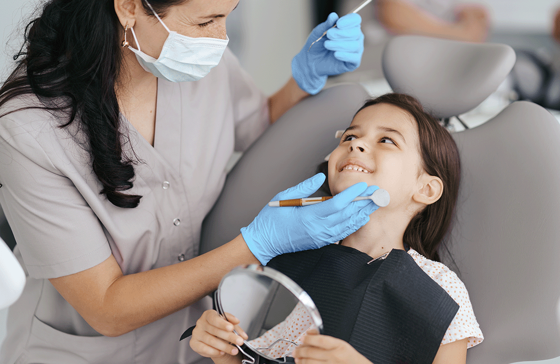 Gydytoja odontologė pataria, kaip pasiruošti sėkmingai vaikų dantukų patikrai (video)