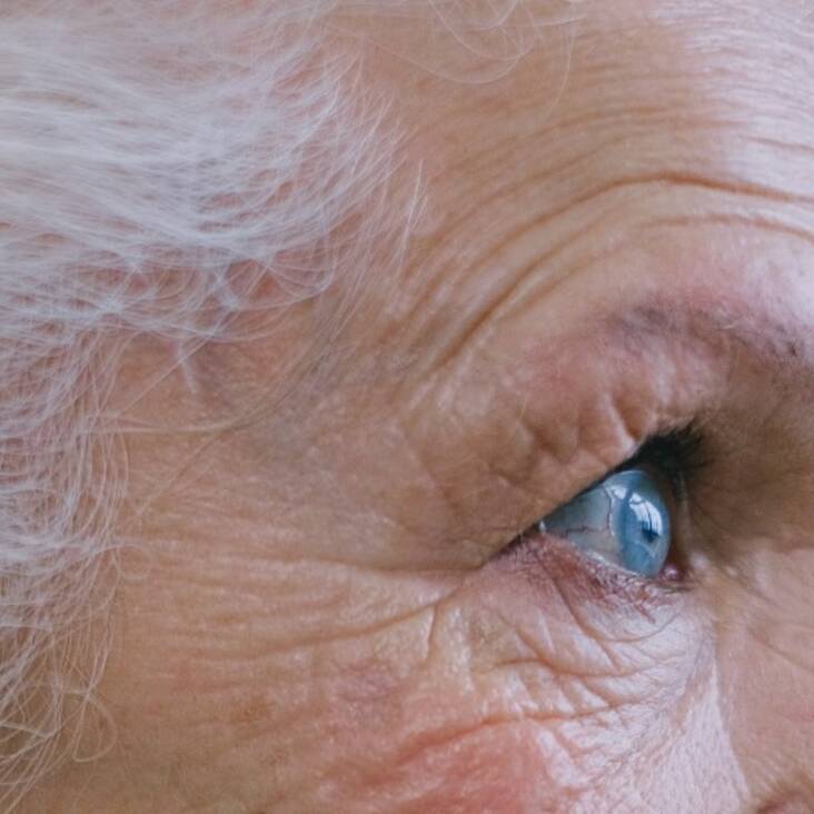Aklumą sukelianti akių liga: kada ji gydoma medikamentais, lazeriu ar atliekant operaciją?